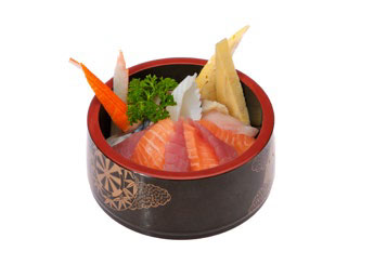 CHIRASHI SUSHI verschiedenste Fischsorten (Surimi u. a.) auf Reis drappiert 