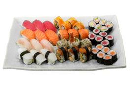 TRIO Variationen für 3 Personen 12 Nigiri, 18 Maki, 4 Inside-Out 9 Special-Rolls